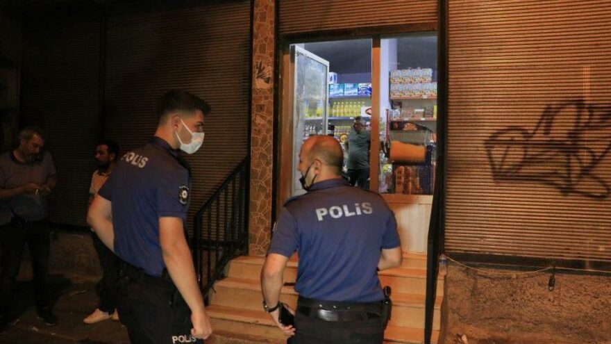 Yüzü maskeli şüpheli tarafından bakkalda silahlı saldırıya uğradı