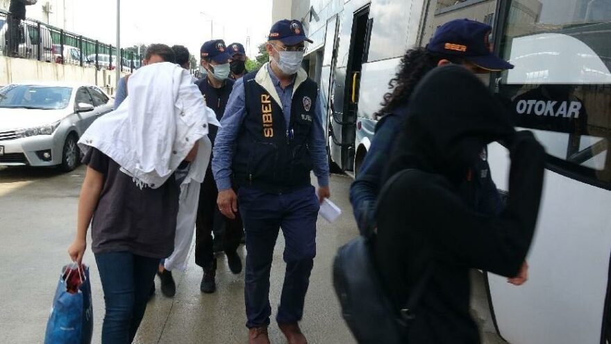 Kimlik bilgilerini çalıp, yasadışı bahis ve kripto para için kullandılar