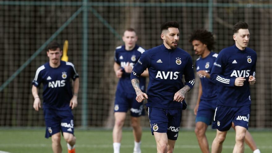 Fenerbahçe’nin derdi büyük! Yüksek maaş problemi…