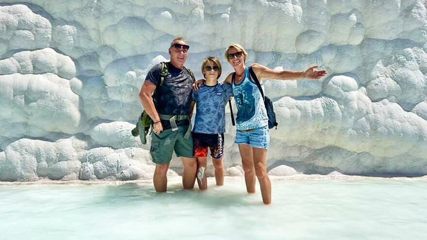 Fransız aile karavanla dünya turunda
