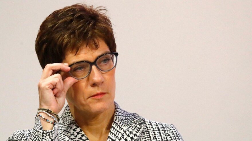 Savunma Bakanı Kramp-Karrenbauer: Alman ordusunun itibarı tehlikede