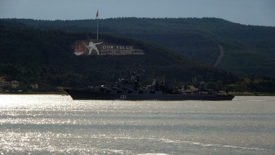 Rus savaş gemileri peş peşe Çanakkale Boğazı’ndan geçti