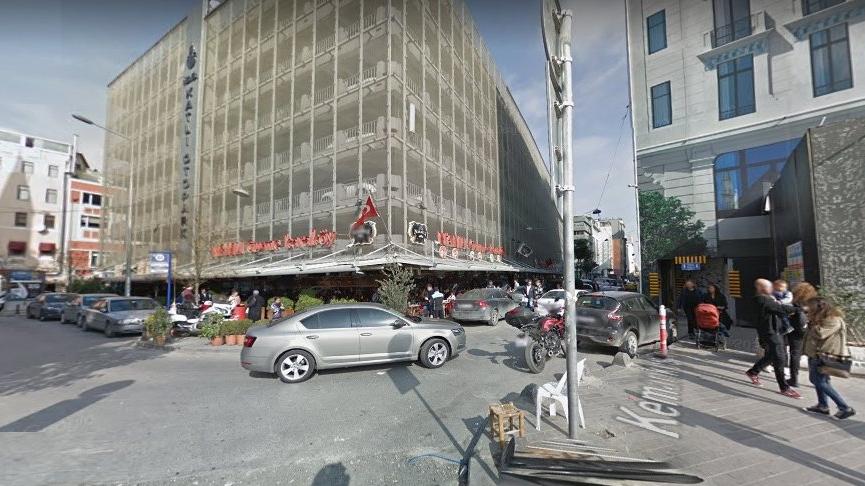 İstanbul’un katlı otoparkı yıkılıyor, yerine meydan geliyor