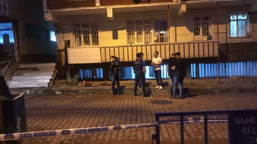 Yağış sonrasında Bahçelievler’de binanın bodrum kat merdiveni çöktü