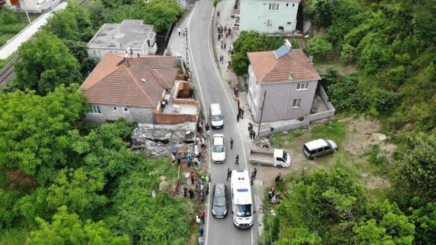 Yıkım yaparken duvarın altında kalan adam hastanede öldü
