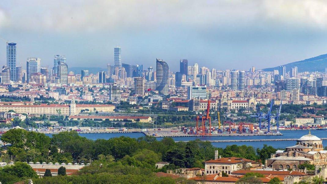 Deprem İstanbul'u salladı