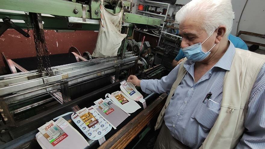 Baba-oğul milyonlarca insanın kirini temizliyor