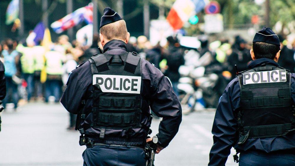 Fransa'da izinsiz parti ortalığı karıştırdı: Çok sayıda yaralı