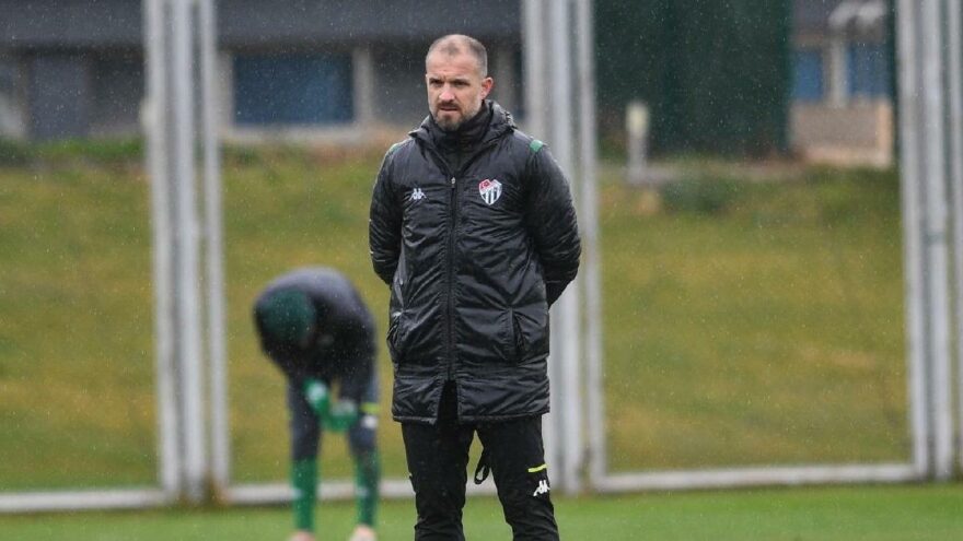 Bursaspor’da Mustafa Er için imza töreni