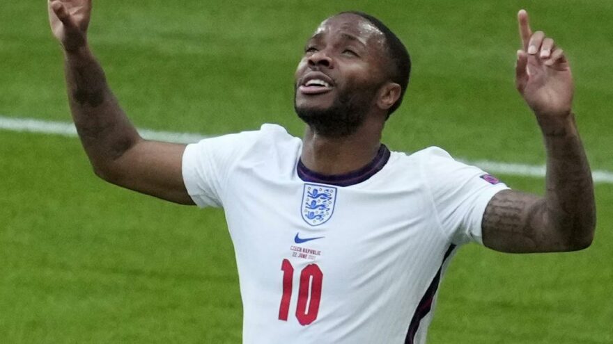 İngiltere Çekya karşısında da Sterling’e duacı! Tek başına zirveye taşıdı