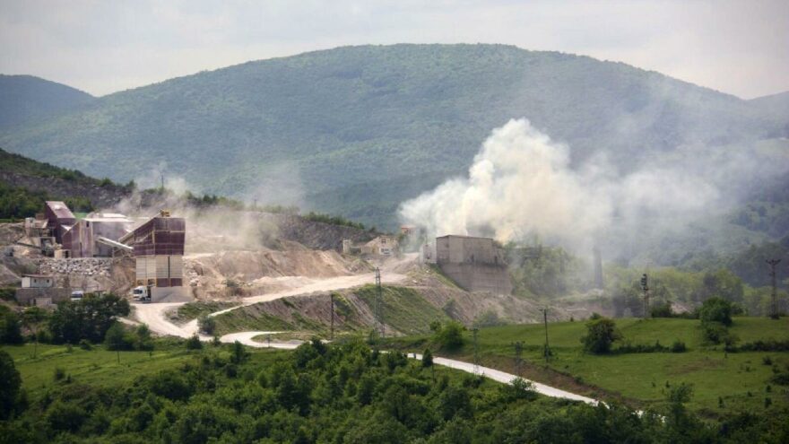 Bu ilçenin yüzde 18’i maden arama sahası ve taş ocağı