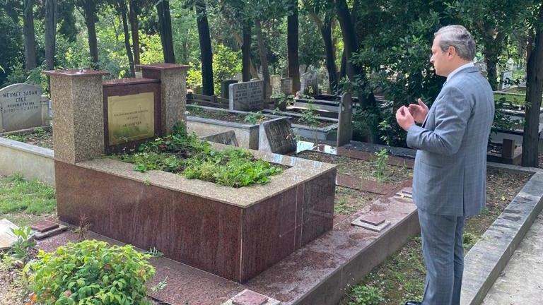 Burak Elmas, Ali Sami Yen’in mezarını ziyaret etti