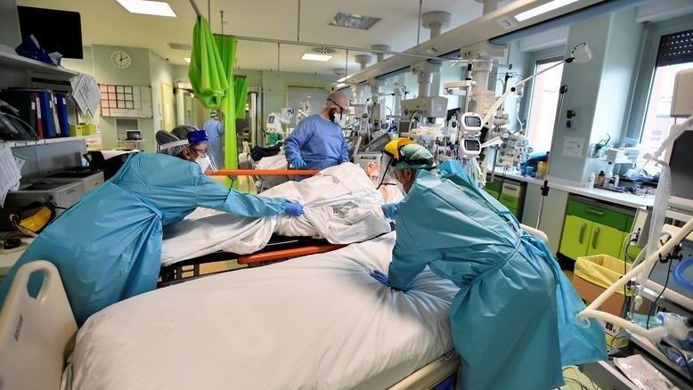 İtalya’da günlük vaka sayısı binin altında