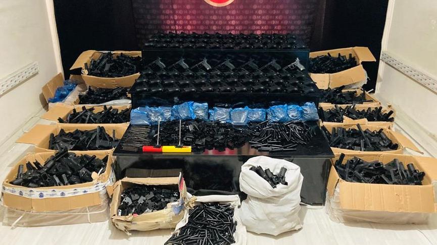 Yüksekova’da silah ve mühimmat ele geçirildi: 4 gözaltı