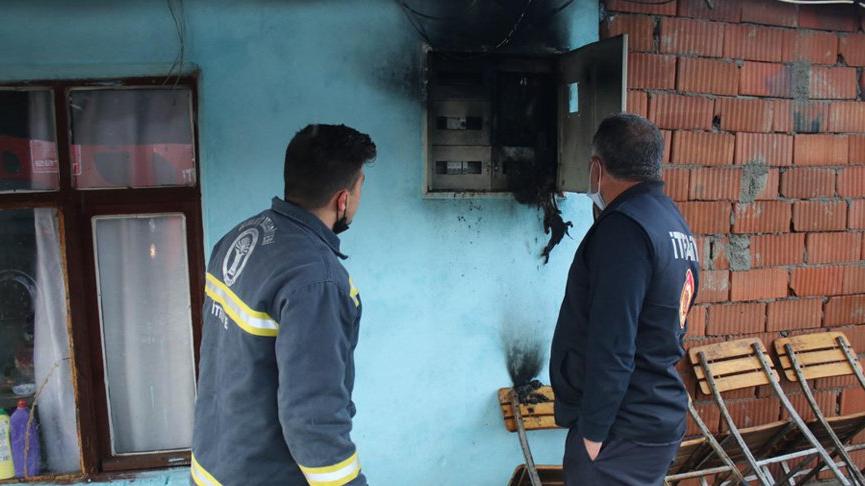 Kütahya’da bir evin çatısına yıldırım düştü Sözcü Gazetesi