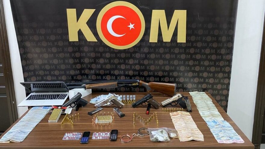Organize suç örgütüne operasyon: Silah ve uyuşturucu fışkırdı