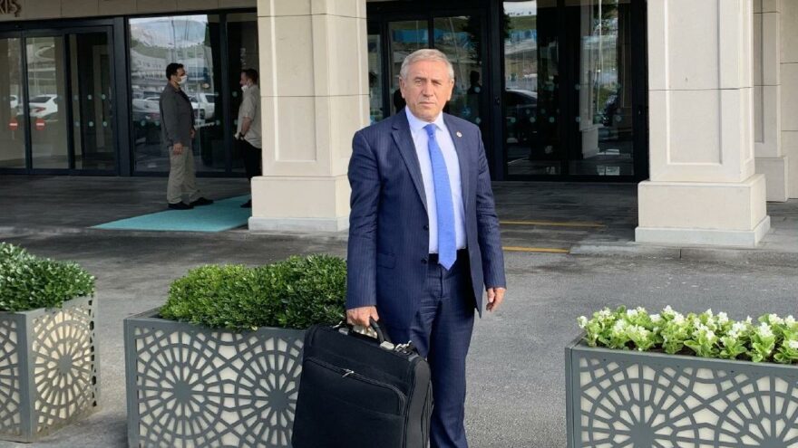 CHP’li Kaya, Bakan Selçuk’a kardeşinin ‘bakanlığa satışlarını’ sordu