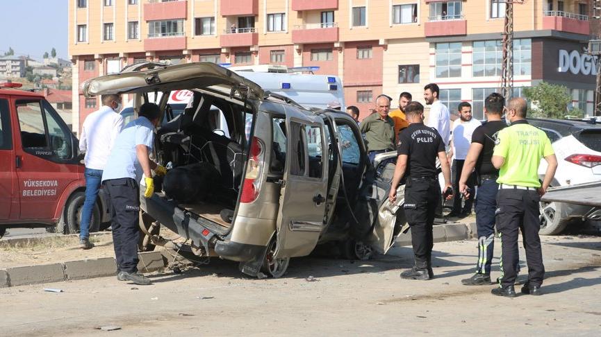 Feci kaza! İki araç kafa kafaya çarpıştı: 9 yaralı