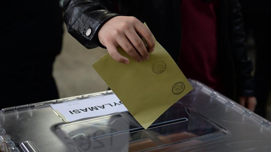 AKP’nin oy oranı % 34.3’e düştü