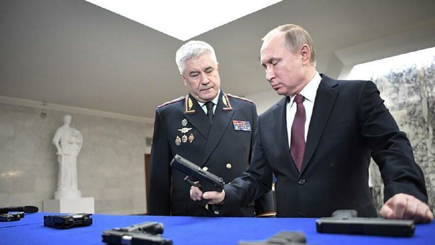Ucu Putin’e kadar uzanıyor… İçişleri Bakanı Kolokoltsev’in gizli servetini yazan gazetecilere baskın