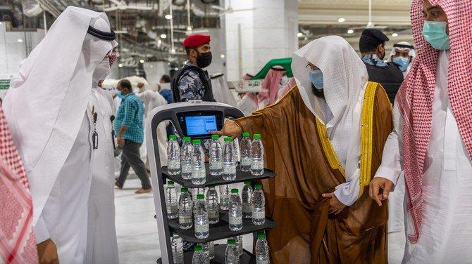 Suudi Arabistan’dan hac kararı: Zemzem şişelerini robotlar dağıtacak