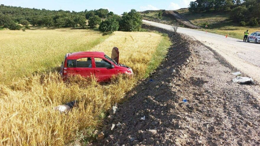 Virajı alamayan araç devrildi: 1 kişi öldü, 2 kişi ağır yaralandı