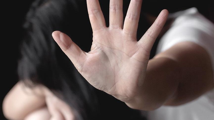 Kızının çıplak fotoğraflarını çektiği iddia edilen baba beraat etti
