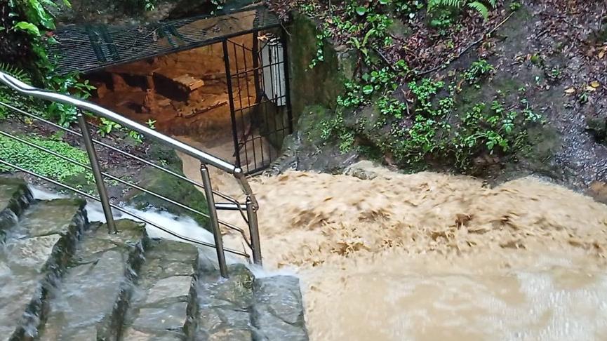 Su baskını nedeniyle mağarada mahsur kalan 7 kişi kurtarıldı