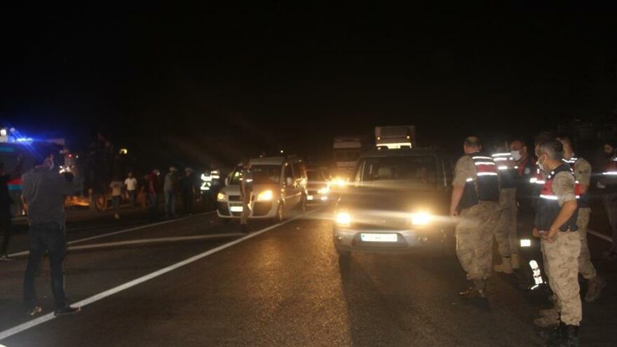 Tütüncülerin kapattığı yol 12 saat sonra açıldı