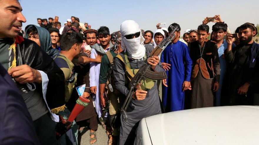 Taliban’dan kaçan Afgan askerleri Tacikistan’a sığındı