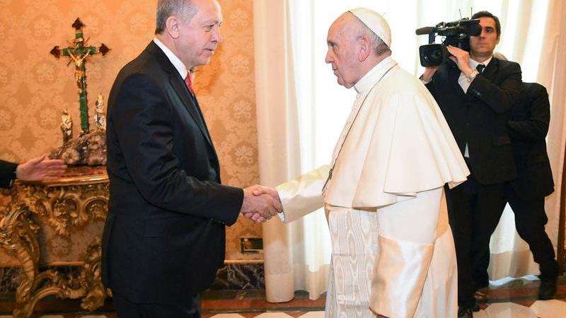Erdoğan’dan Papa’ya ‘geçmiş olsun’ mesajı