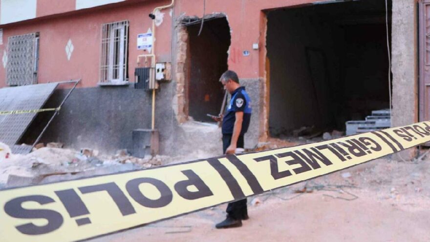 Evin tavanı çöktü: 1 ölü, 2 yaralı