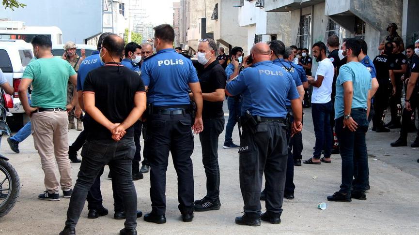Kavgaya müdahaleye giden polis memuruna kamyonet çarptı