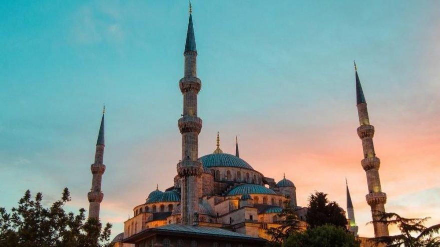 Anlam dolu, resimli ve yazılı cuma mesajları: Hayırlı cumalar…