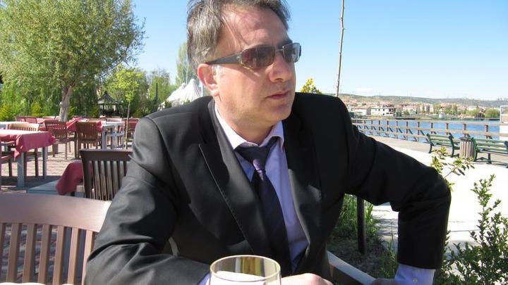 Tatildeki ailesinin ulaşamadığı doktor evinde ölü bulundu