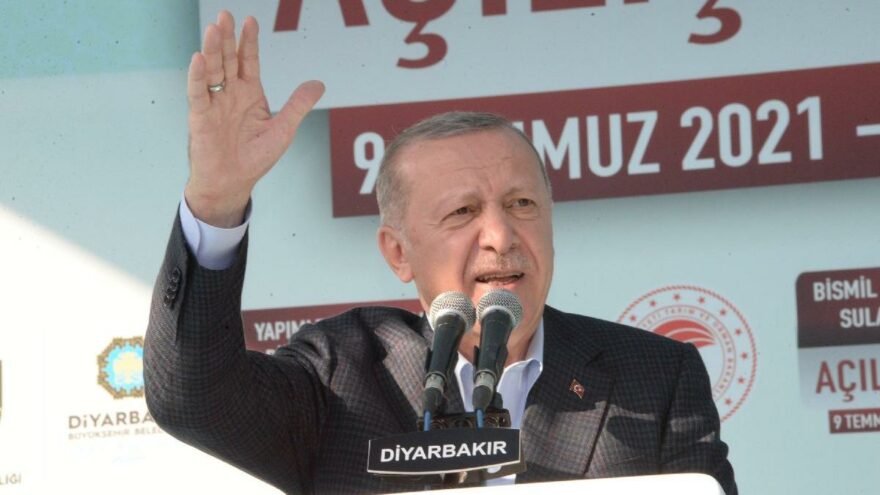 Eski AKP’li vekilden, Erdoğan’ın Diyarbakır’da okuduğu şiirle ilgili ilginç iddia