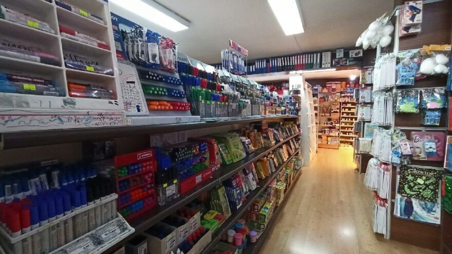 Pandemide işleri durma noktasına gelen kırtasiye esnafı okulların açılmasını bekliyor