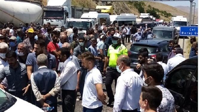 Tütün üreticileri şafak vakti tutuklandı