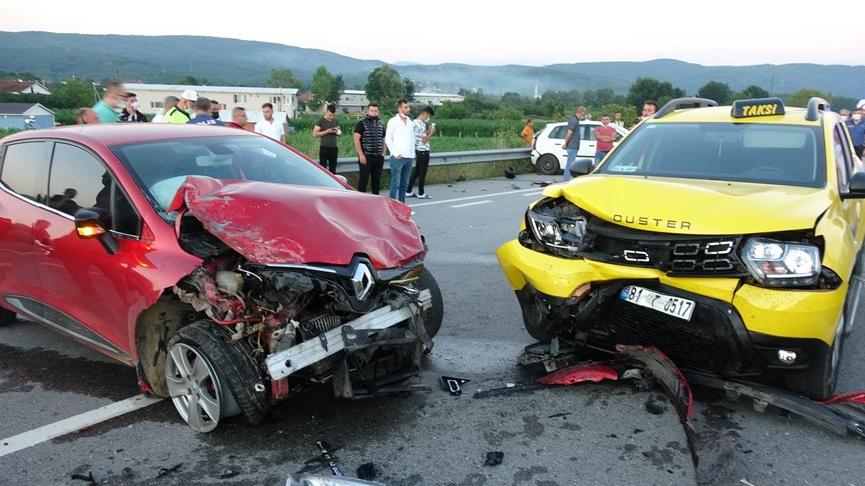 Patoz makinesinden çıkan toz, zincirleme kazaya neden oldu: 12 yaralı