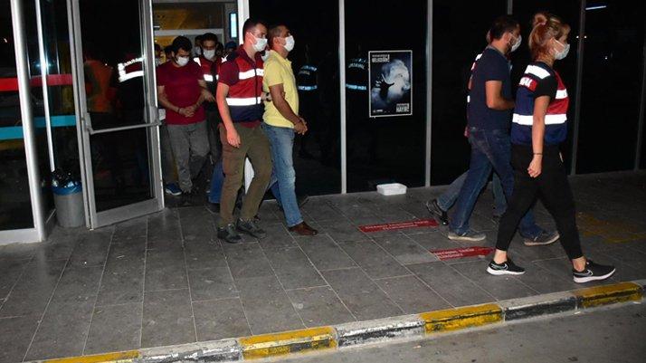 İzmir merkezli FETÖ operasyonunda 76 şüpheli tutuklandı