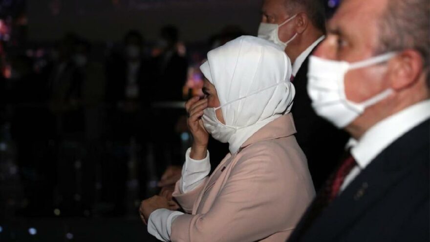 Emine Erdoğan 15 Temmuz anmasında gözyaşlarına hakim olamadı