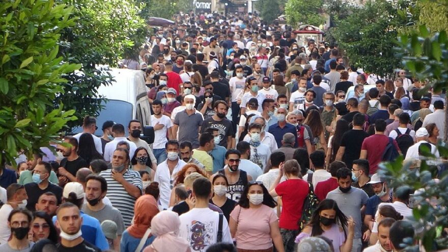 Taksim’de korkutan kalabalık
