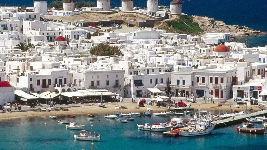 Mikonos’ta çılgın partilerin bedeli ağır oldu