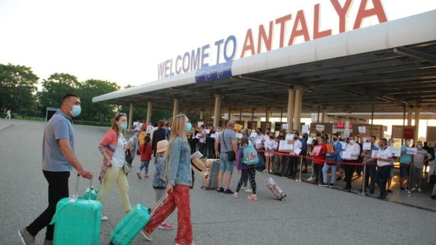 Antalya’ya son 26 günde 1 milyon 200 bin yabancı turist geldi