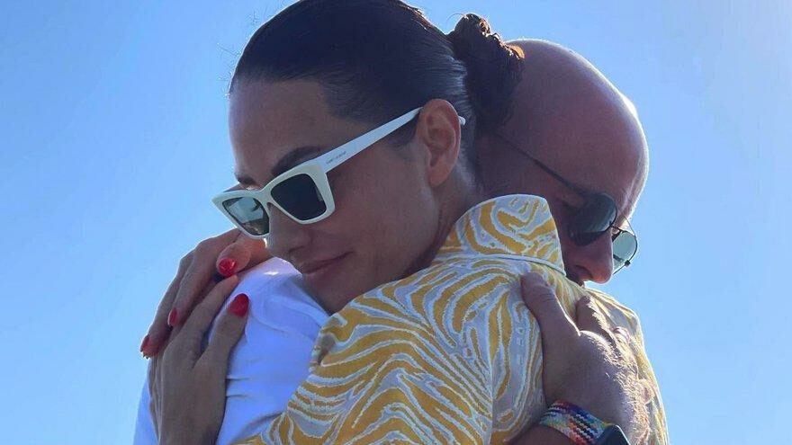 Yasemin Özilhan’dan İzzet Özilhan’a: Beraber daha nice anı biriktirmeye