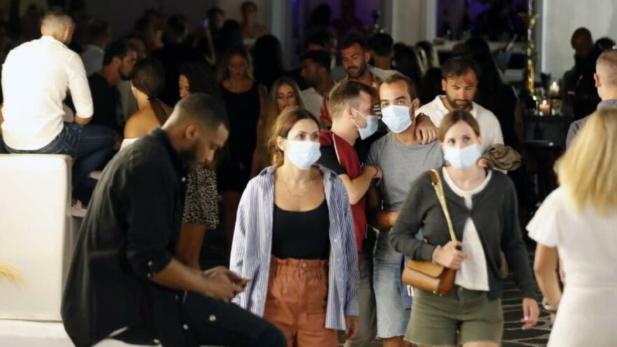 Mikonos turizmde kepenk indirdi: Yüz binlerce rezervasyon iptal edildi
