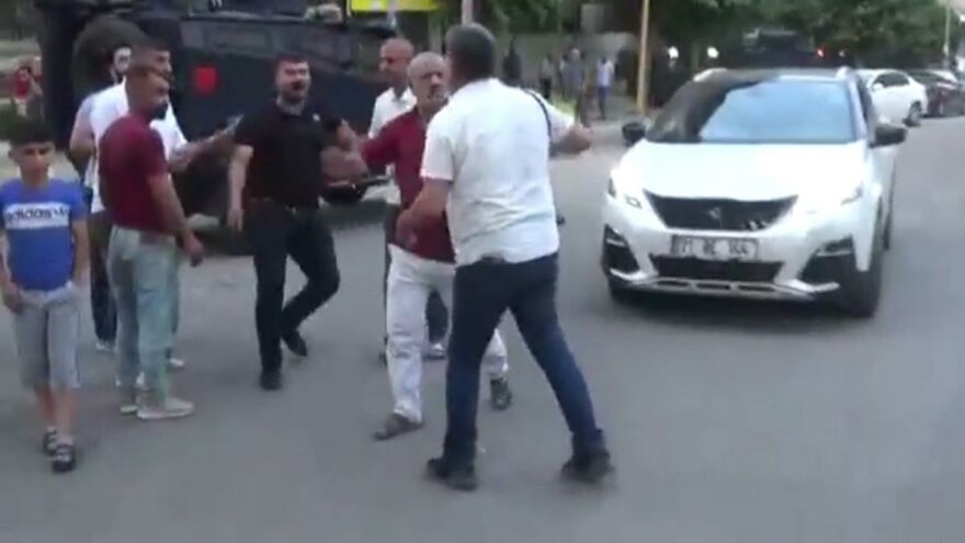 Haber takibi yapan gazetecilere saldırı