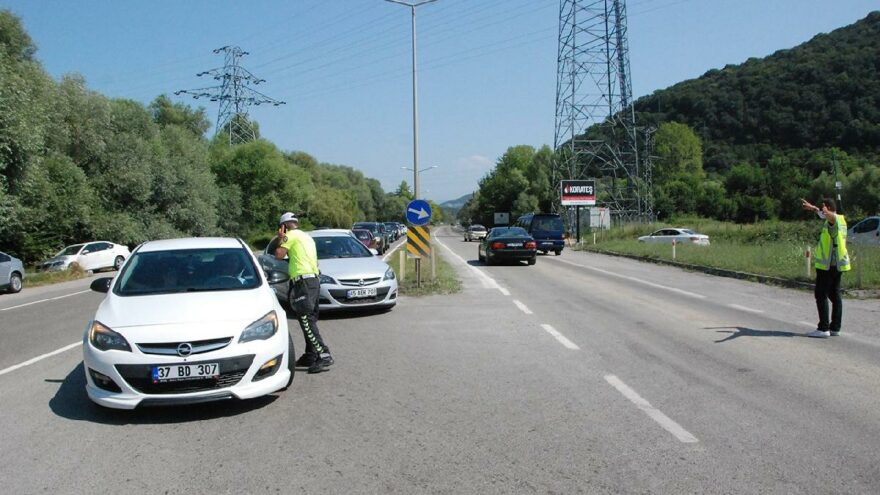 Belde tatilcilerle doldu! Araç girişleri durduruldu