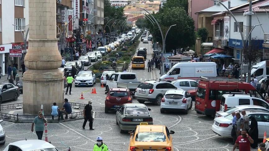 Kentte gurbetçi yoğunluğu! Nüfus ikiye katlandı