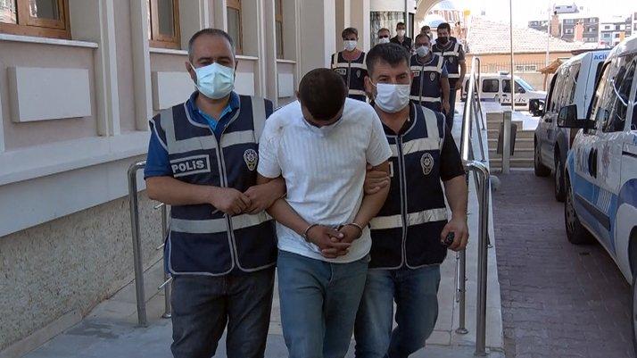 Çaldıkları parayla tatil yaparken yakalandılar